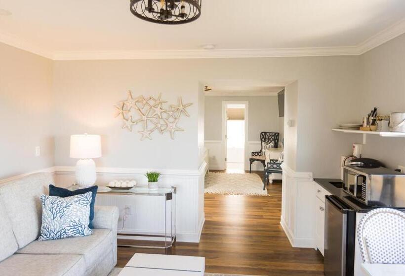Люкс Deluxe Вид на Море, The Burrus House Inn Waterfront Suites