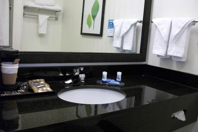 Студио Стандарт Кровать Кинг, Fairfield Inn And Suites By Marriott Seymour
