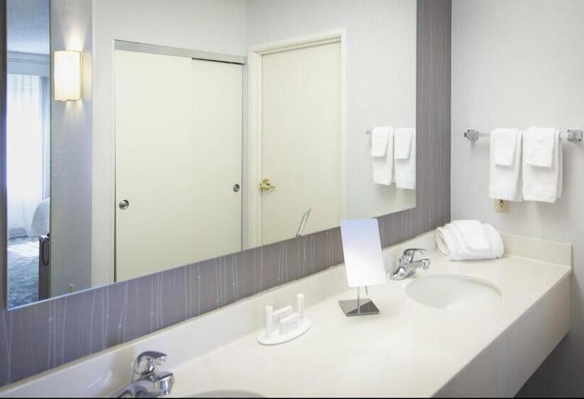 Люкс Кровать Кинг, Courtyard By Marriott Valdosta