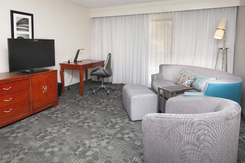 Люкс Кровать Кинг, Courtyard By Marriott Valdosta