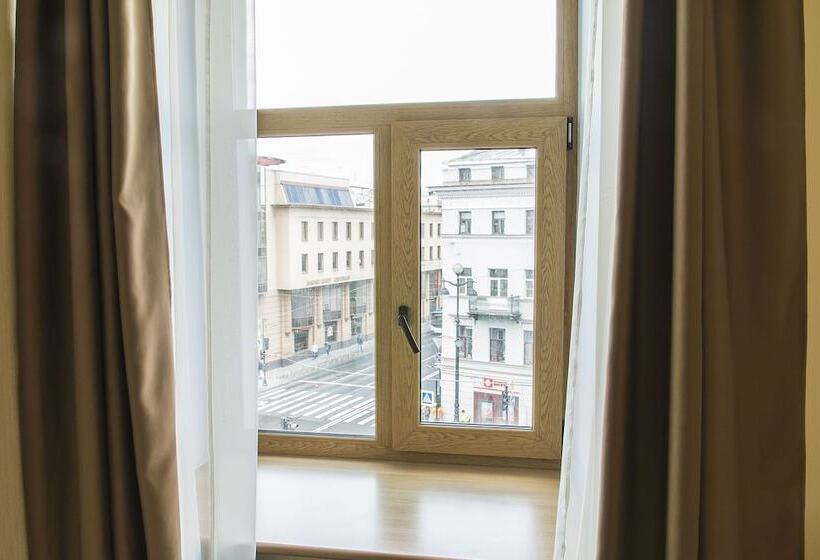 اتاق استاندارد, Nevsky Bereg 93