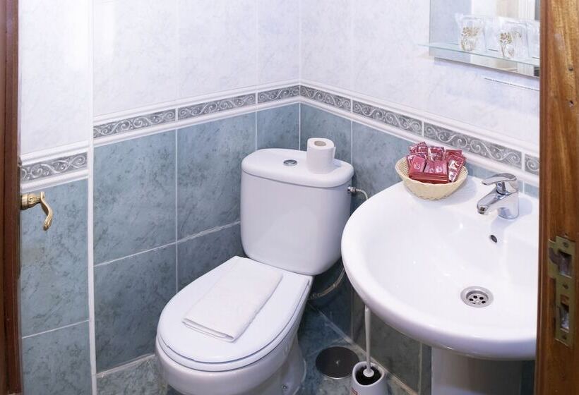 اتاق استاندارد سه نفره, Hostal Tokio