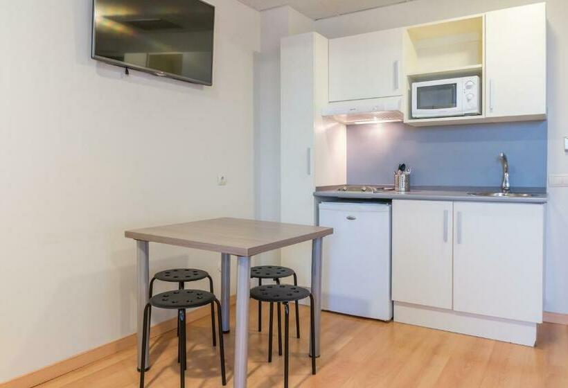 اتاق استاندارد سه نفره, Vertice Roomspace