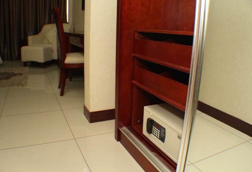 Номер Deluxe, Royal Nick