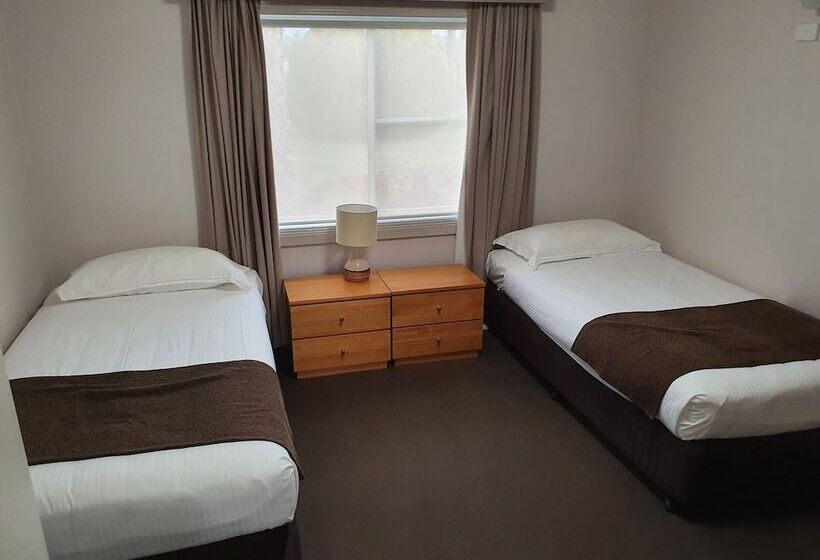 סוויטה משפחתית, The Aston Motel Tamworth