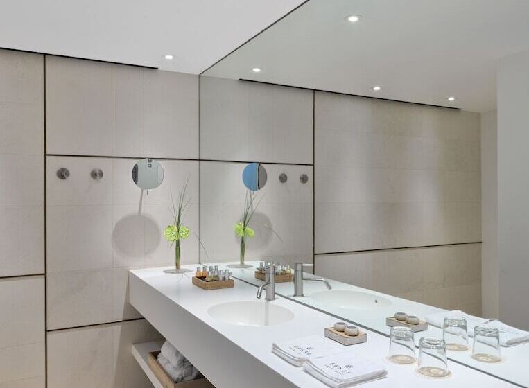 Номер Superior, Sense Hotel Sofia, A Member Of Design Hotels