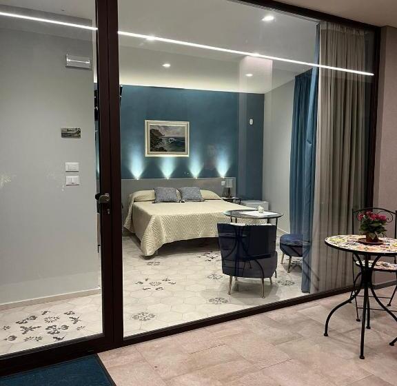 اتاق لوکس, La Casa Dell Alloro