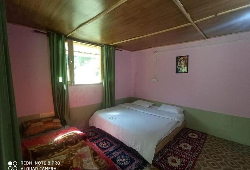 스탠다드 트리플 룸, Reverberate Cafe & Cottages   Negi S Place