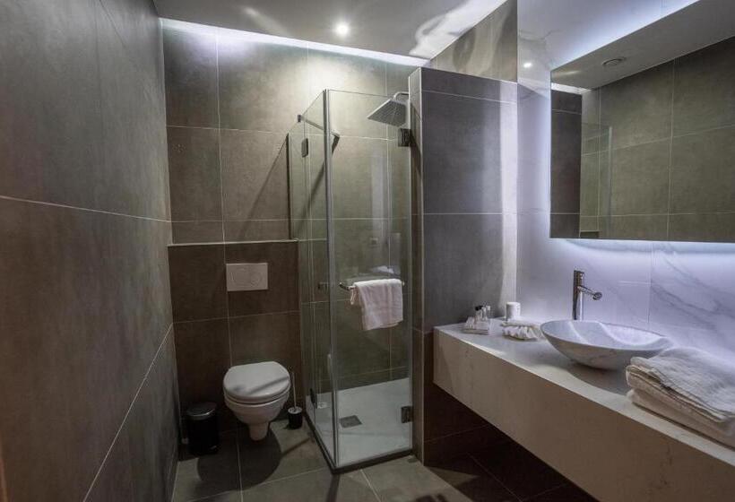Standard Single Room, Concorde