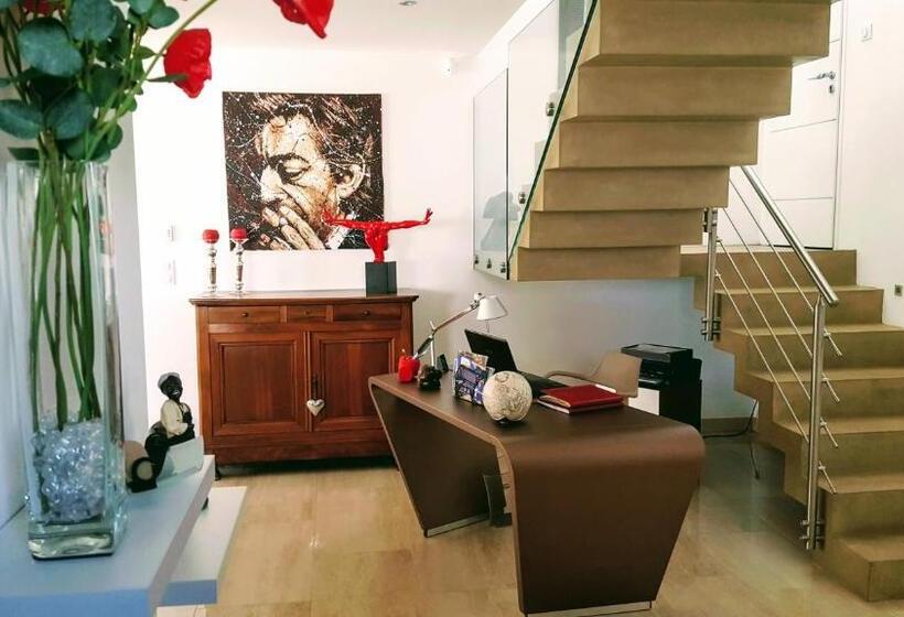 Номер Стандарт Вид на Бассейн, Villa La Valentine 1