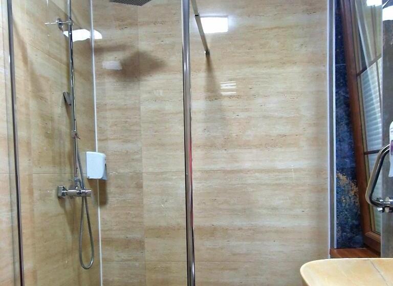 غرفة قياسية سرير كينج لذوى الإحتياجات الخاصة, Provence Suceava