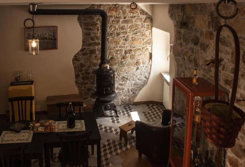 Номер Стандарт Вид на Горы, Borgo Sciugolo