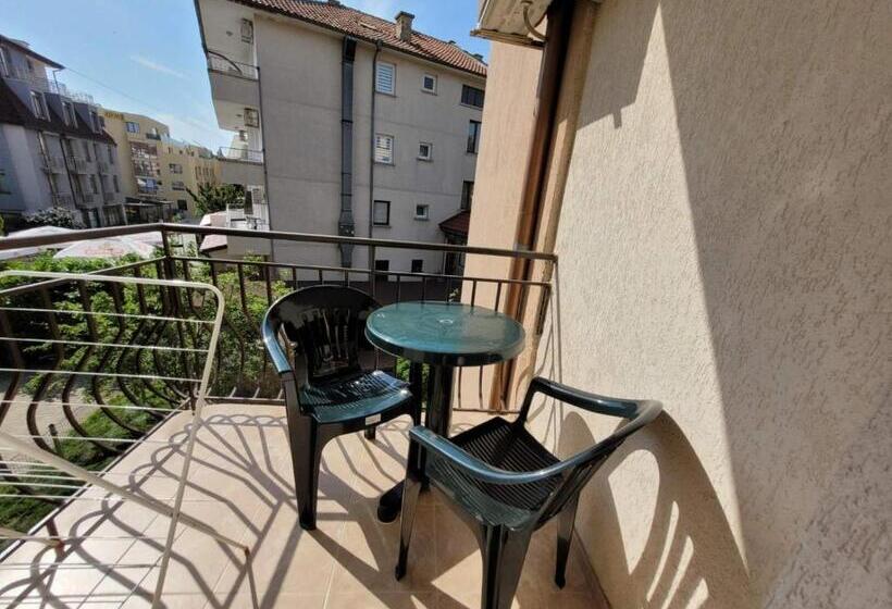 Номер Стандарт Трехместный, Guesthouse Iceberg