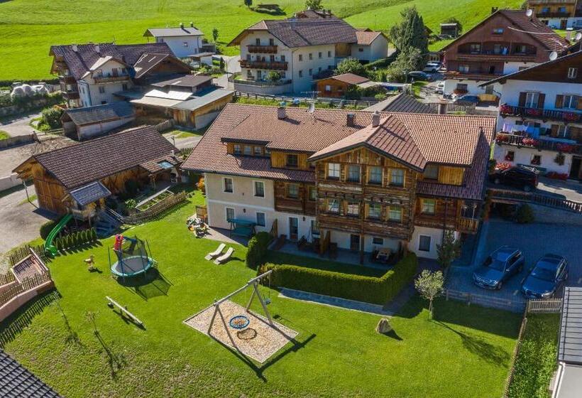 آپارتمان 1 خوابه با چشم‌انداز, Hirschenhof