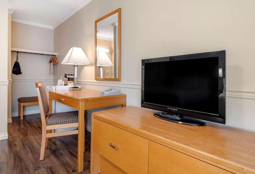 اتاق استاندارد با 2 تخت دوبل, Econo Lodge Inn & Suites