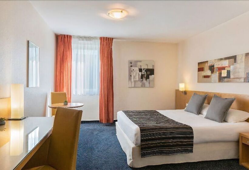 Номер Стандарт, Greet Hôtel Montbéliard
