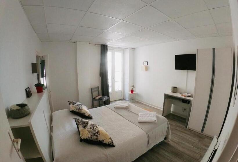 Номер Стандарт, Le Petit Hôtel