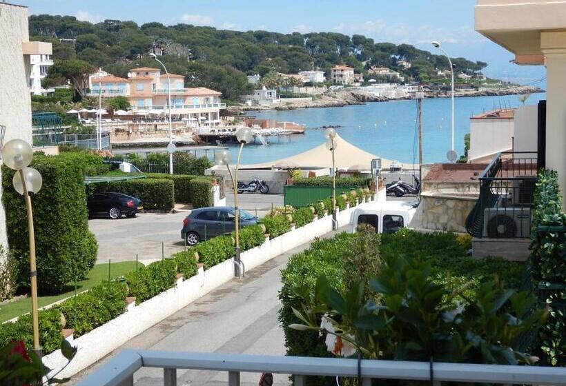 스탠다드 발코니 룸 측면 바다 전망, Miramar  Cap D Antibes   La Garoupe Plage