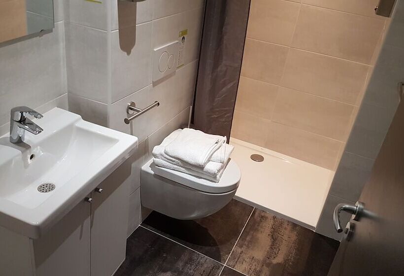 Номер Стандарт, Logis Hotel Yseria   Historical Center