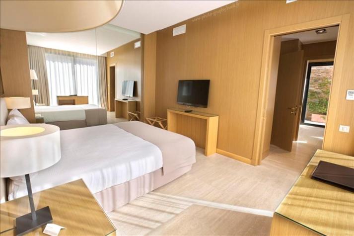 Люкс Вид на Бассейн, Hostellerie La Farandole