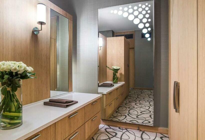 Номер Deluxe Кровать Кинг, Sofitel Dubai Downtown
