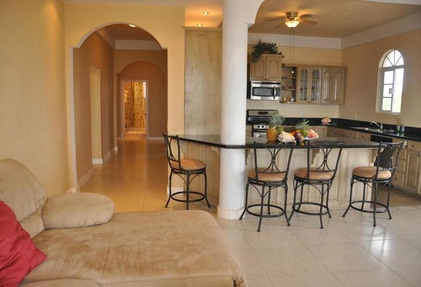 Апартаменты 3 Спальни, Sea View Suites