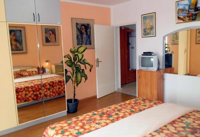 آپارتمان 1 خوابه با بالکن, Apartment Biro Kestenovi