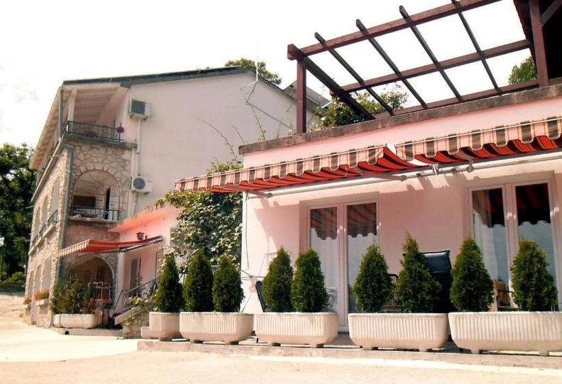 آپارتمان 1 خوابه با بالکن, Apartment Biro Kestenovi