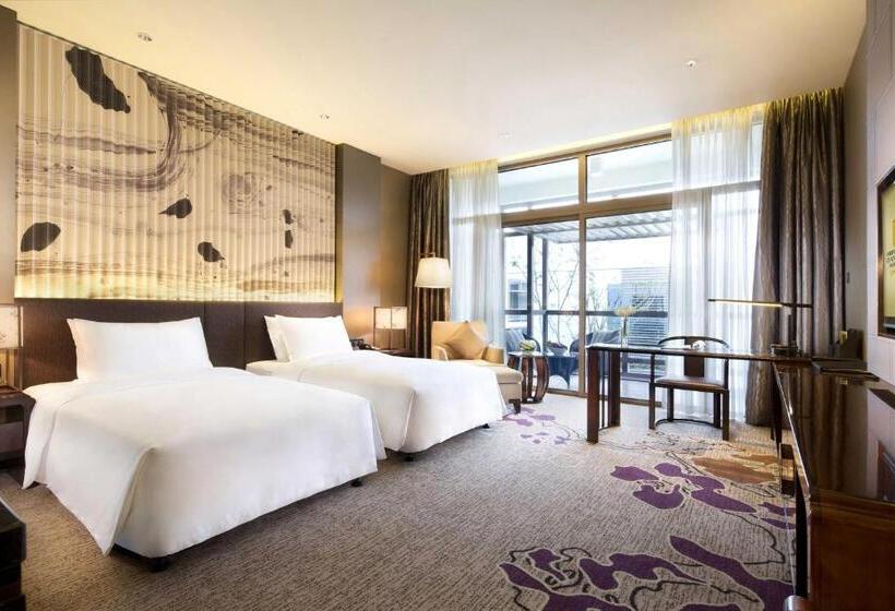 Номер Deluxe, Citic Pacific Zhujiajiao Jin Jiang