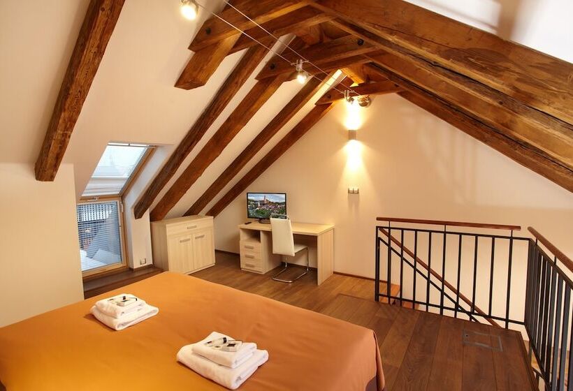 带1个卧室的带阳台的公寓, Residence U černé Věže české Budějovice