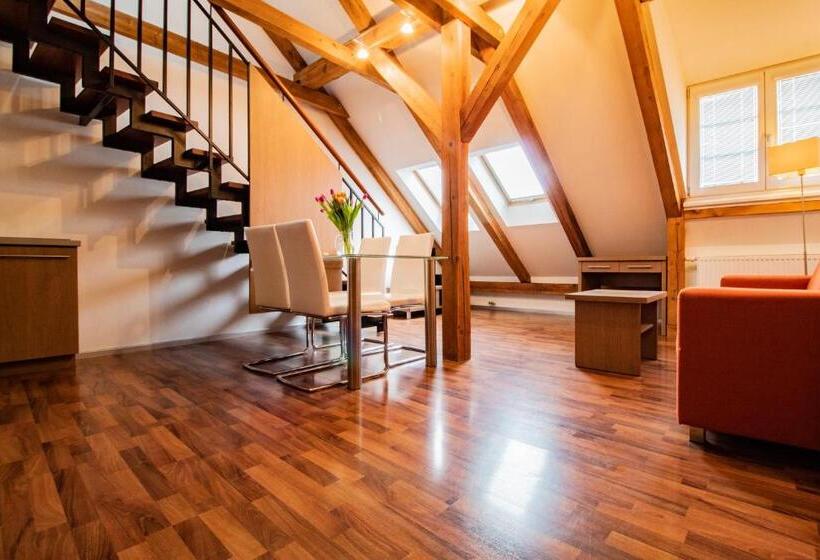 带露台两卧公寓, Residence U černé Věže české Budějovice