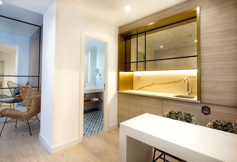 اتاق استاندارد با تخت بزرگ, Atocha Hotel Madrid, Tapestry Collection By Hilton