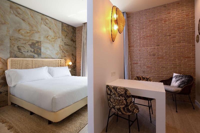 اتاق سوپریور با تخت بزرگ, Atocha Hotel Madrid, Tapestry Collection By Hilton