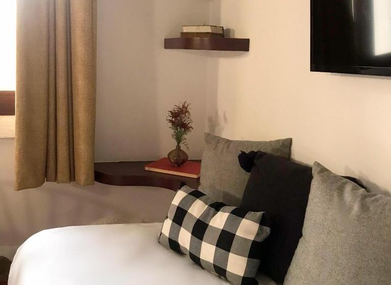 스탠다드 트리플 룸, Hostal Leon Dormido