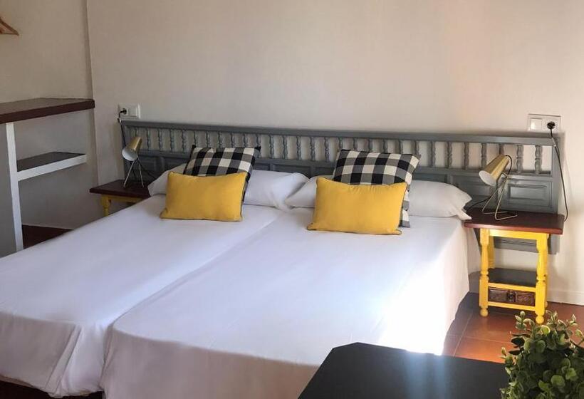 스탠다드 트리플 룸, Hostal Leon Dormido