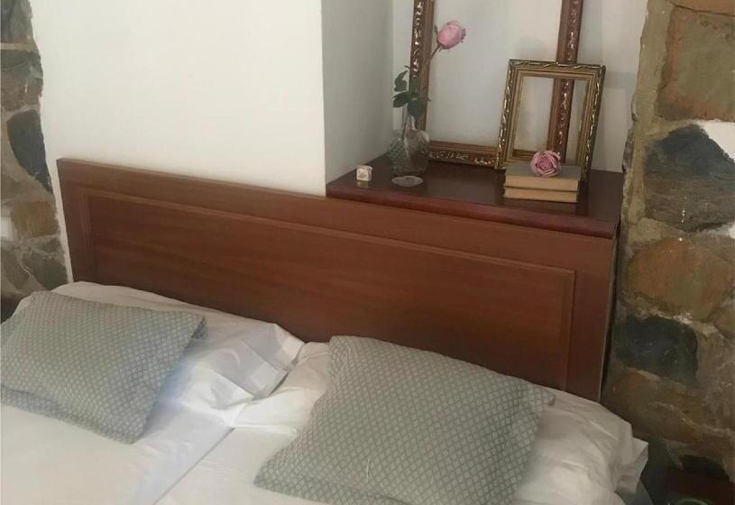 Номер Стандарт Трехместный, Hostal Leon Dormido