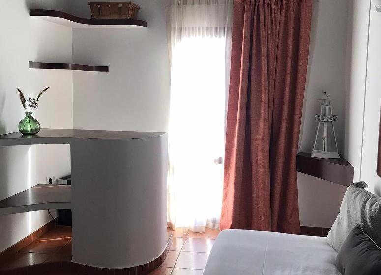 Четырехместный Номер Стандарт, Hostal Leon Dormido