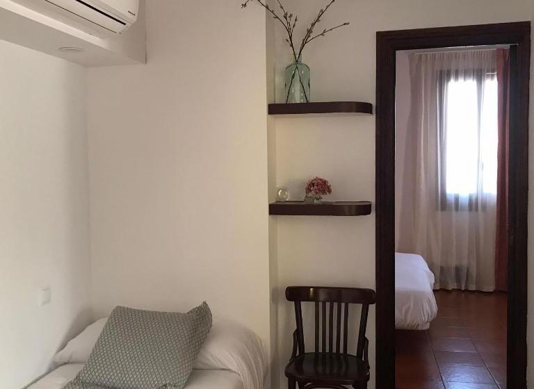 Четырехместный Номер Стандарт, Hostal Leon Dormido