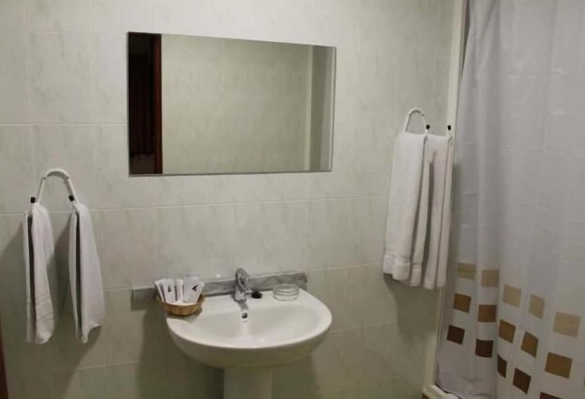 Номер Стандарт Трехместный, Hostal Leon Dormido