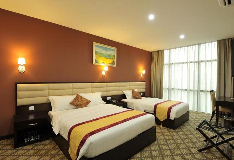 Трехместный Номер Superior, Hallmark Regency Hotel   Johor Bahru