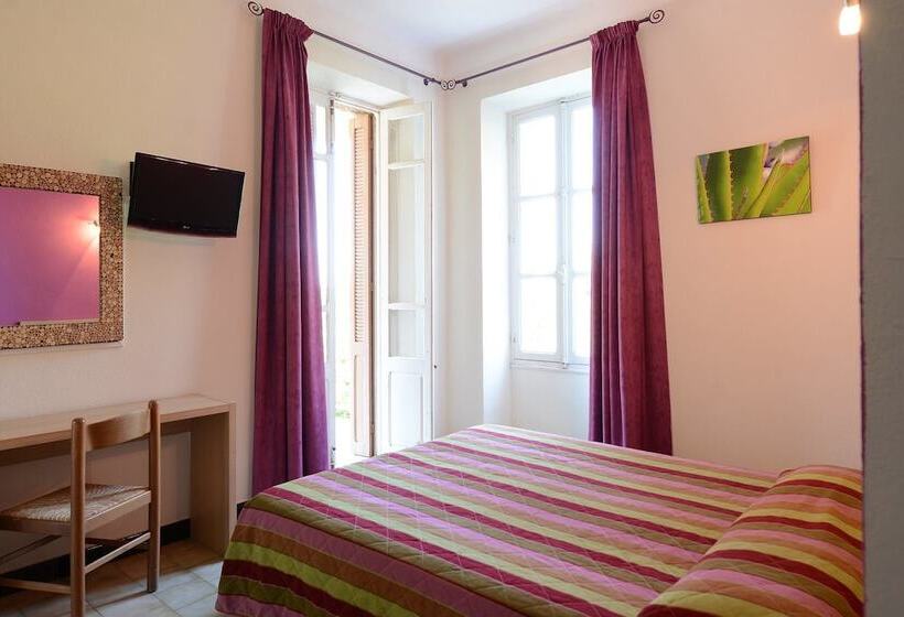 חדר סטנדרט לשלושה, Hôtel Colombo  Porto Corse