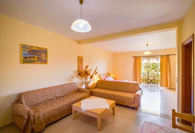 سوییت جونیور, Limnionas Bay Village