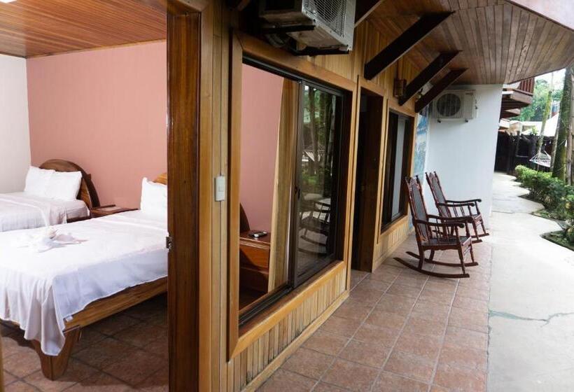 اتاق لوکس چهار تخته, Poshtel Arenal