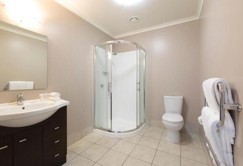 스탠다드 스튜디오, Quest On Ward Serviced Apartments