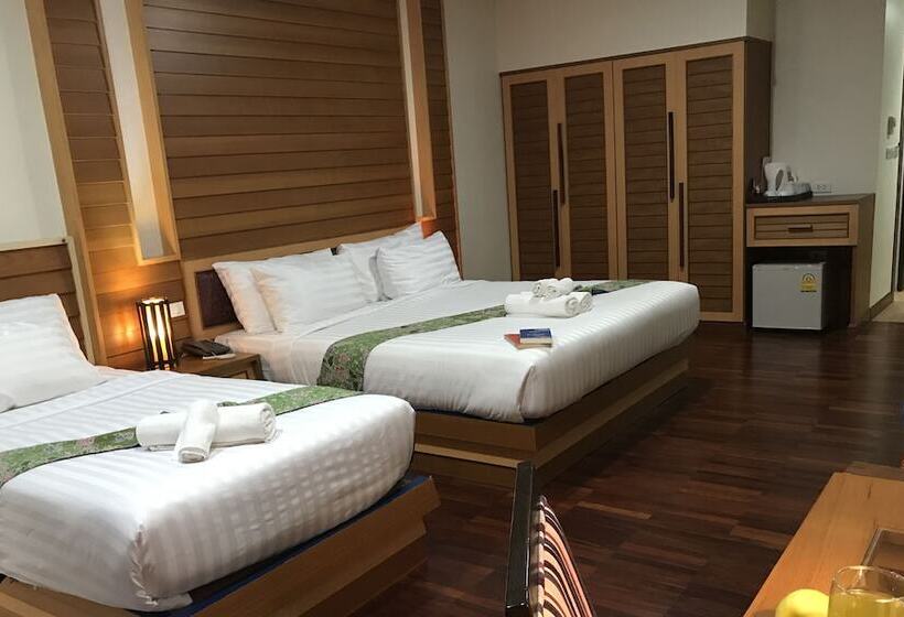 디럭스 트리플 룸, Taman Resort