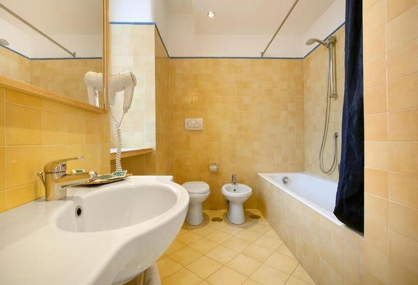 Номер Deluxe с Балконом, Sorrento Apartments One