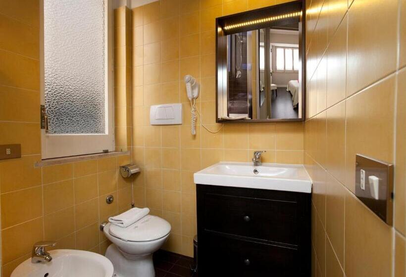 Полулюкс, Sorrento Apartments One