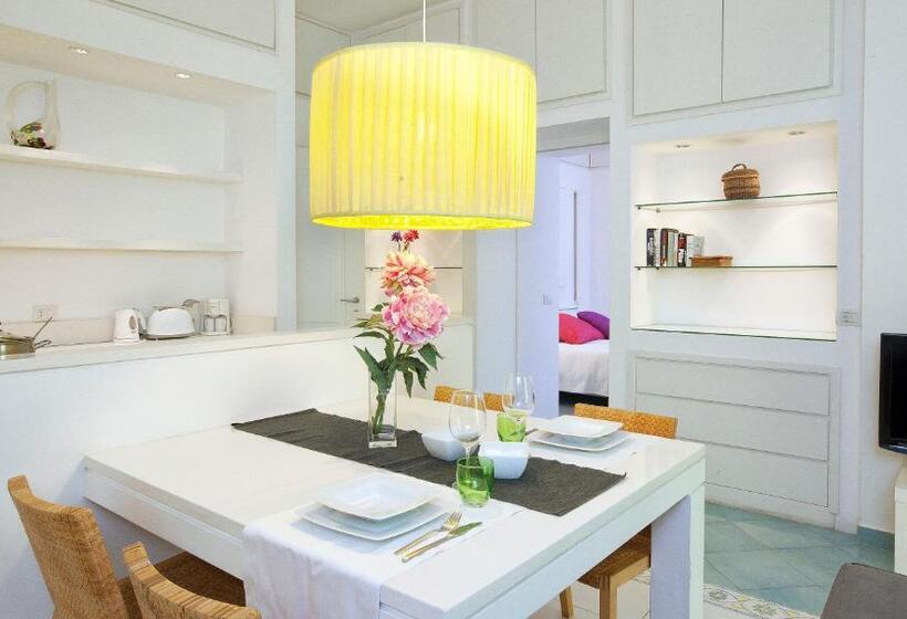 Люкс с Террасой, Sorrento Apartments One