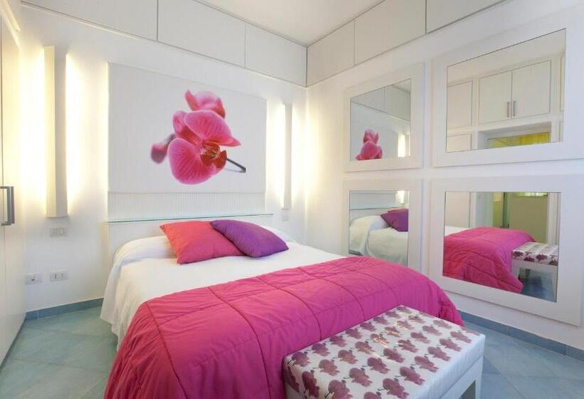Люкс с Террасой, Sorrento Apartments One