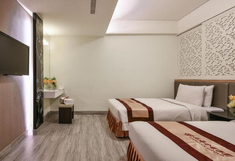 Economy Triple Room, Harmonious